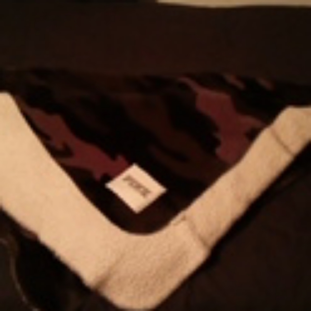 Victoria secret camo Sherpa fleece comforter